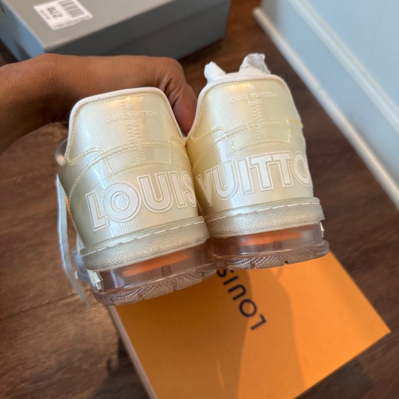 Louis Vuitton Sneakers - Picture 4 of 4